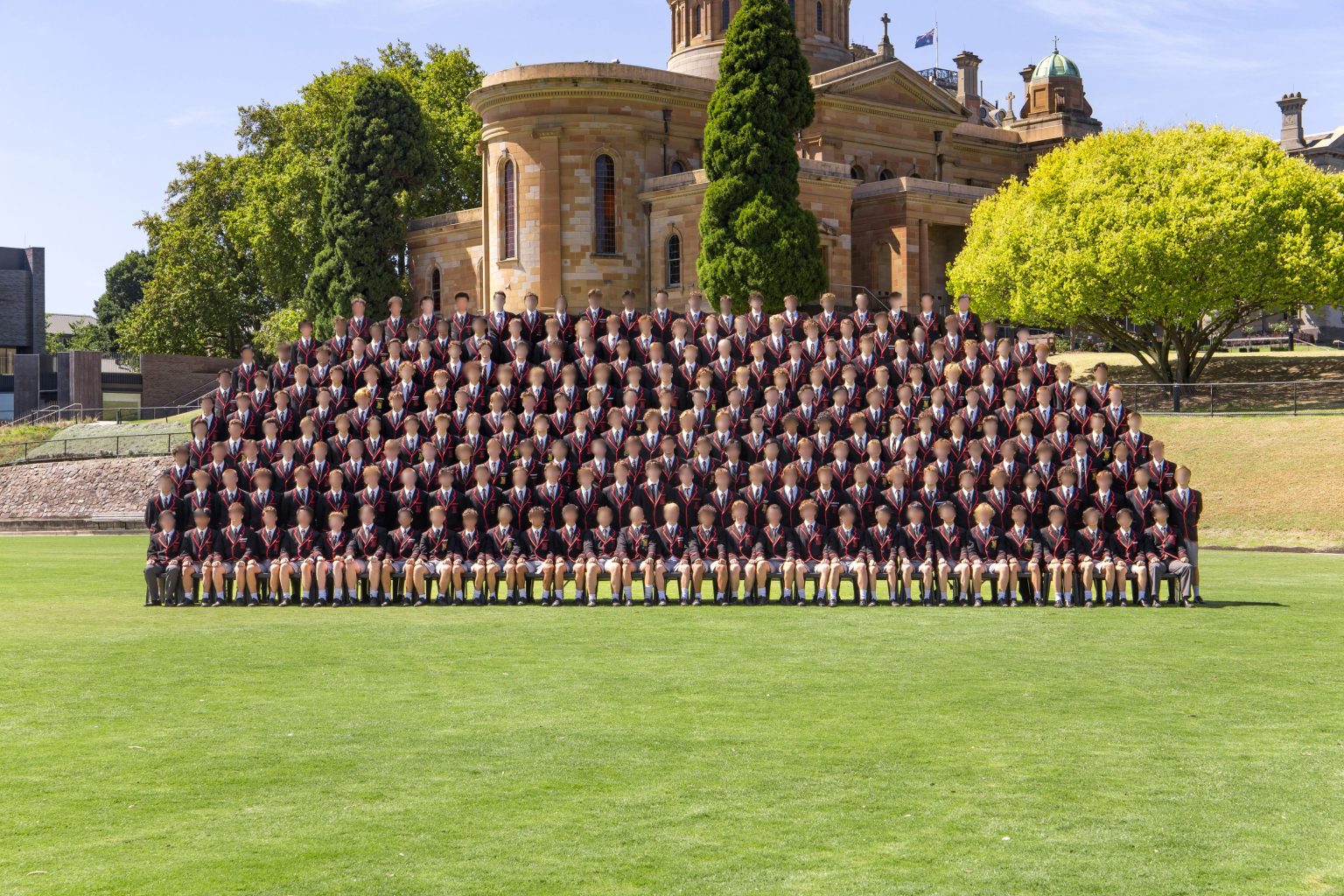 YEAR 12 GRADUATION -G-24811_DAVE_K_SETUP1_1632 - blur smaller